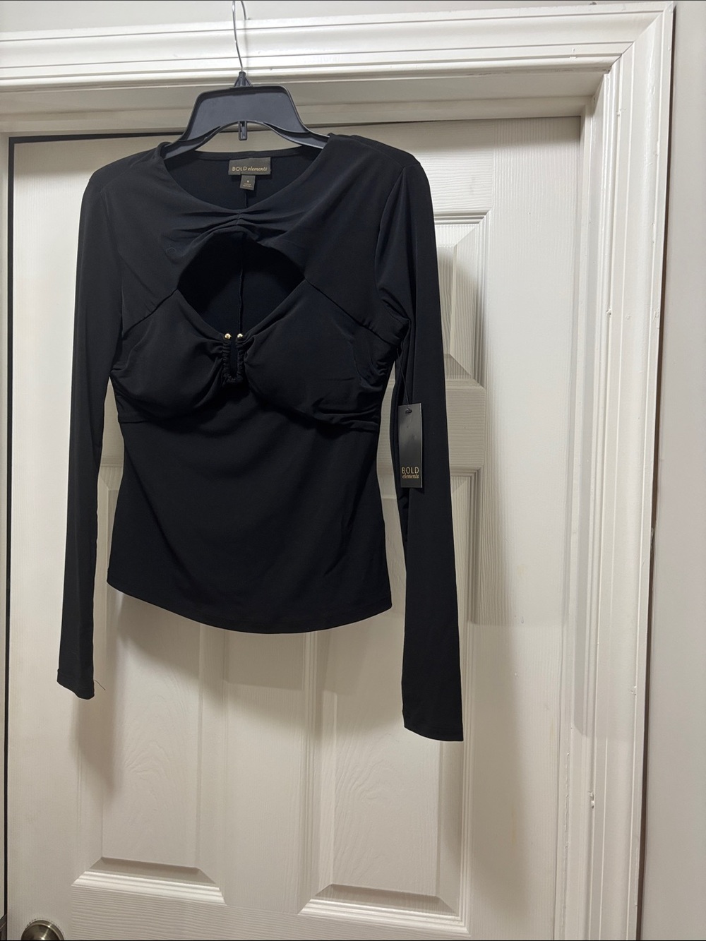 BOLD elements Black Long-Sleeve Twist Front Keyhole Top